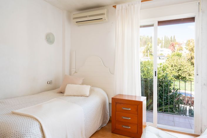 Image No.20-3 Bed House for sale