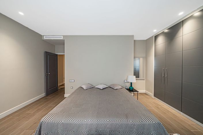 Image No.29-6 Bed Villa for sale