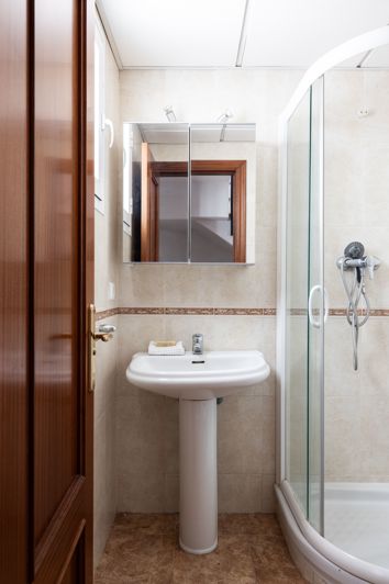 Image No.18-4 Bed Townhouse for sale