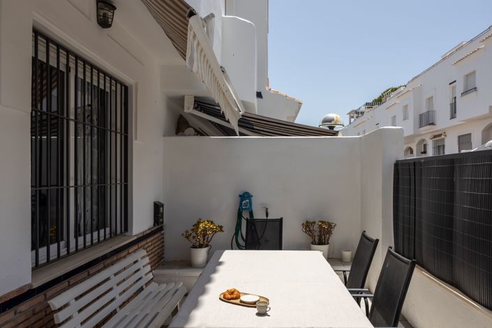 Image No.25-4 Bed Townhouse for sale