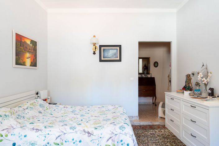 Image No.20-7 Bed Villa for sale