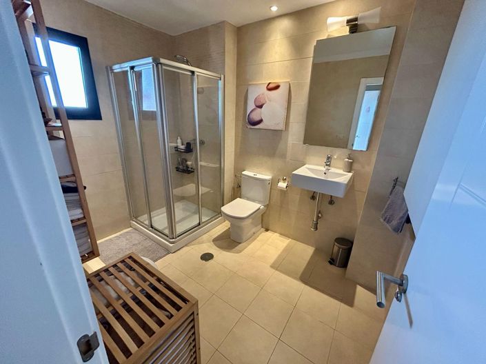 Image No.14-3 Bed House for sale