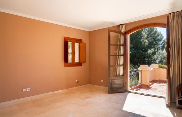 Image No.11-5 Bed House for sale