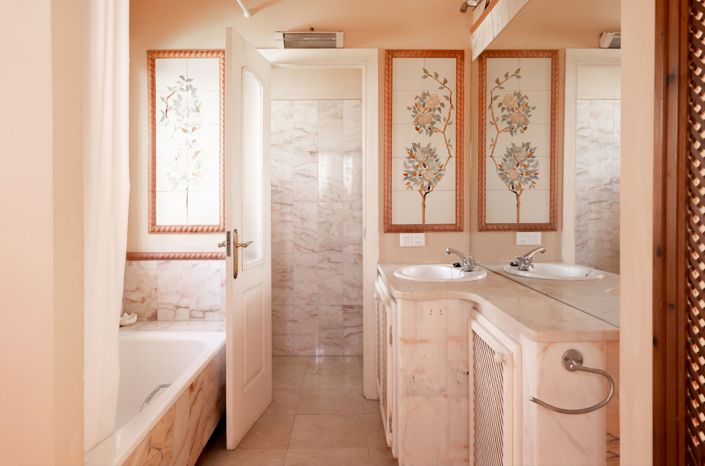 Image No.12-5 Bed House for sale