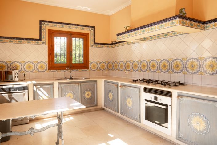 Image No.24-5 Bed House for sale