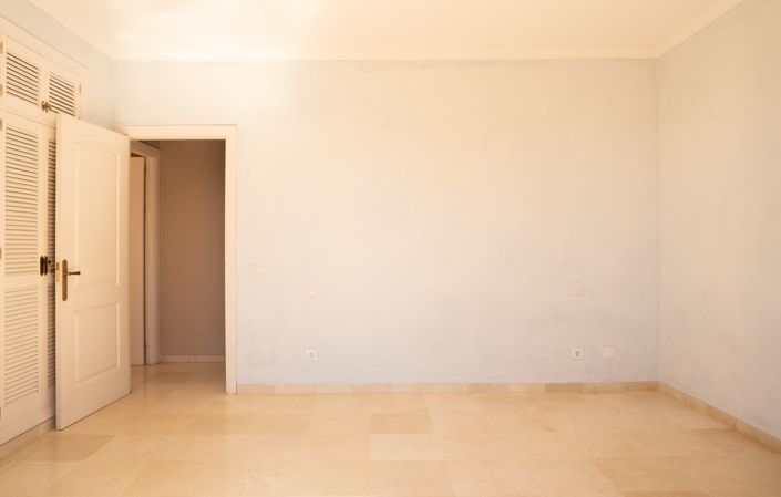 Image No.26-5 Bed House for sale