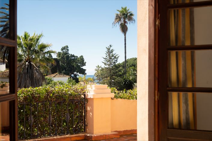 Image No.9-5 Bed House for sale