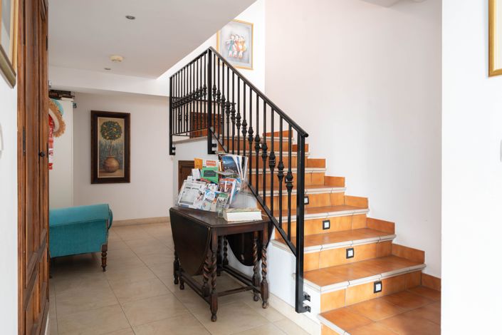 Image No.10-10 Bed Hotel for sale