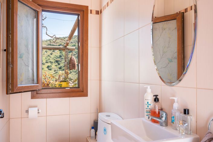 Image No.24-10 Bed Hotel for sale