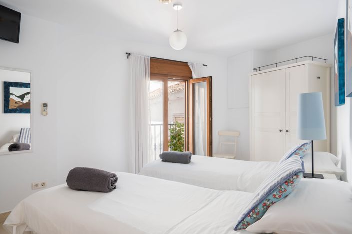 Image No.25-10 Bed Hotel for sale