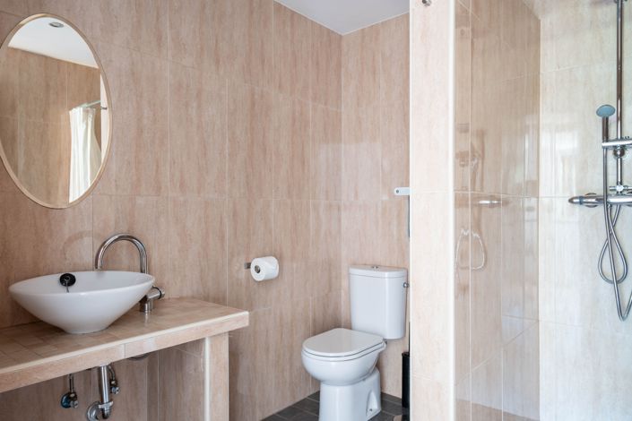 Image No.27-10 Bed Hotel for sale