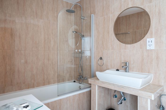 Image No.29-10 Bed Hotel for sale