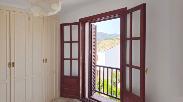 Image No.15-2 Bed House for sale