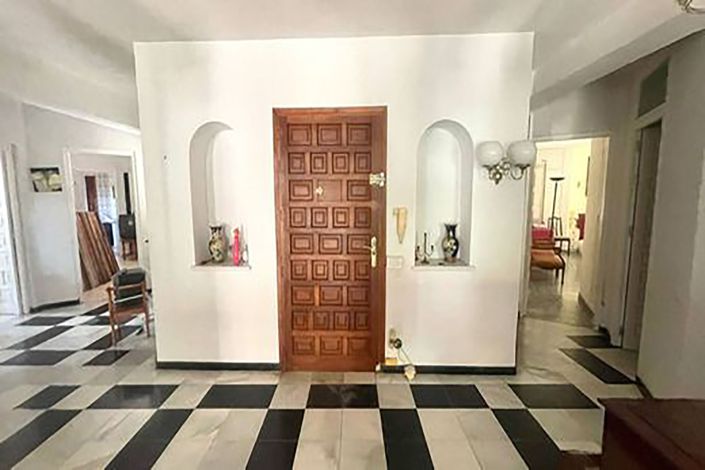 Image No.10-6 Bed Villa for sale