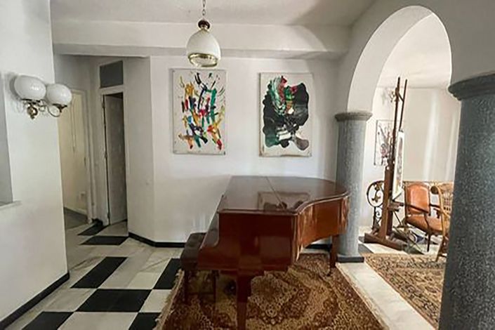 Image No.12-6 Bed Villa for sale