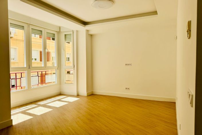 Image No.9-3 Bed Apartment for sale