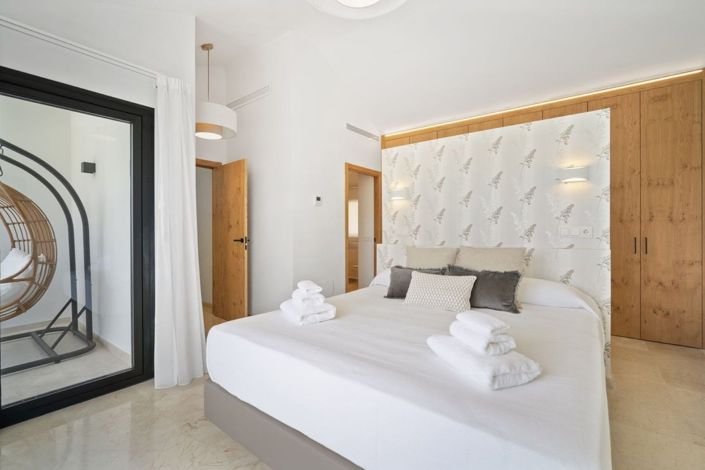 Image No.12-5 Bed House for sale