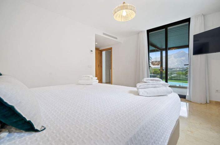 Image No.15-5 Bed House for sale