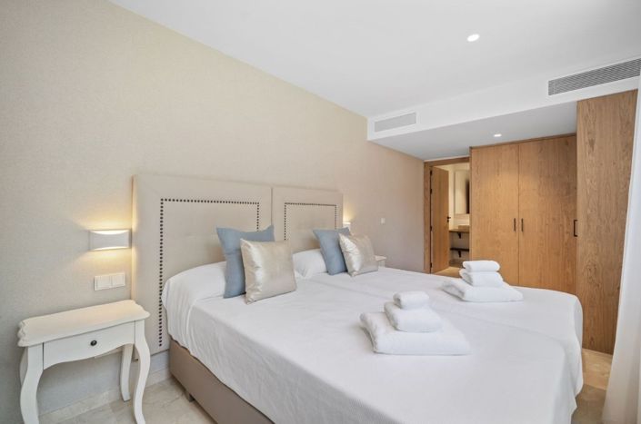 Image No.18-5 Bed House for sale