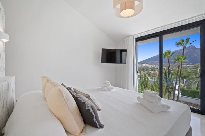 Image No.19-5 Bed House for sale