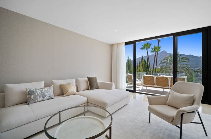 Image No.6-5 Bed House for sale