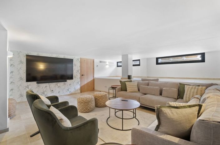 Image No.9-5 Bed House for sale