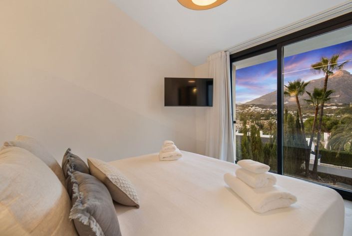 Image No.10-5 Bed House for sale