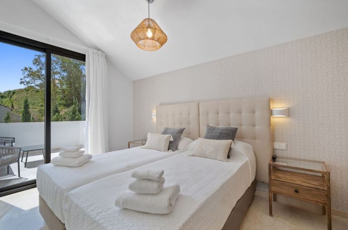 Image No.14-5 Bed House for sale