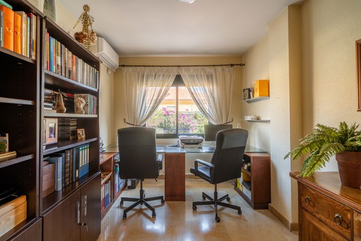 Image No.24-4 Bed Penthouse for sale