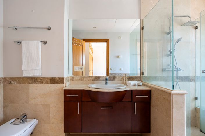 Image No.24-4 Bed House for sale