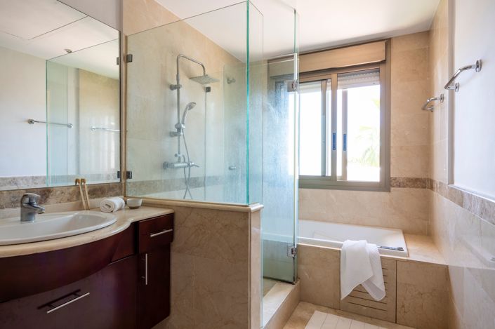 Image No.25-4 Bed House for sale