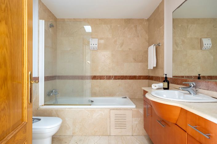 Image No.29-4 Bed House for sale