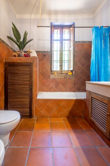 Image No.24-6 Bed House for sale