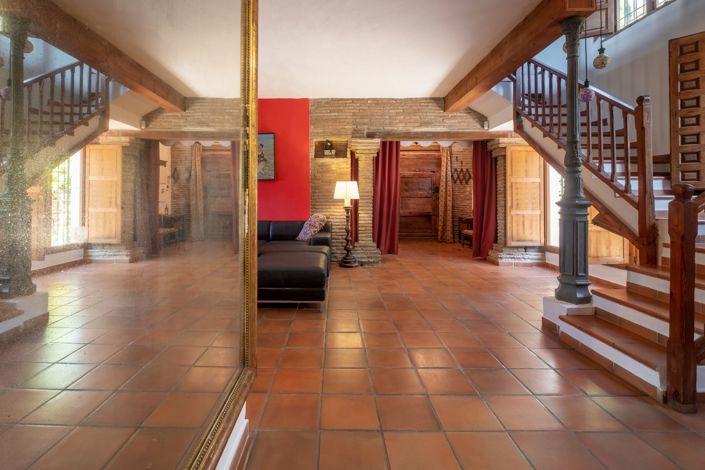 Image No.5-6 Bed House for sale