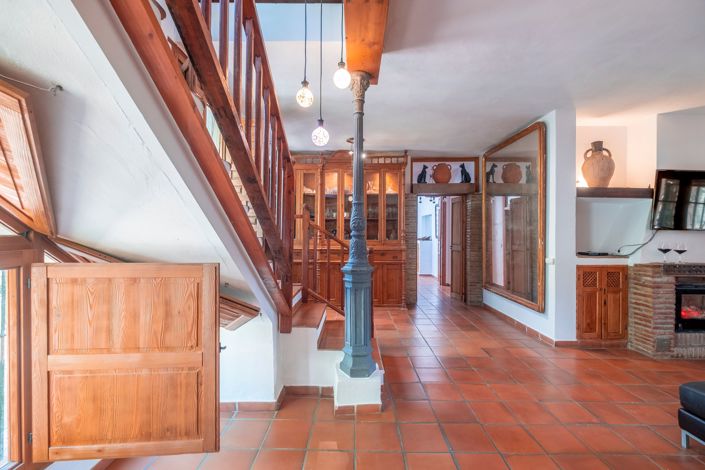 Image No.10-6 Bed House for sale