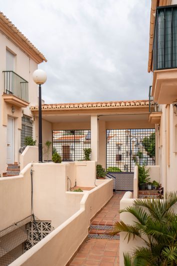 Image No.20-2 Bed Townhouse for sale