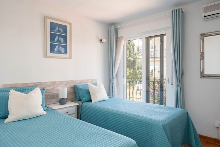 Image No.21-2 Bed Townhouse for sale