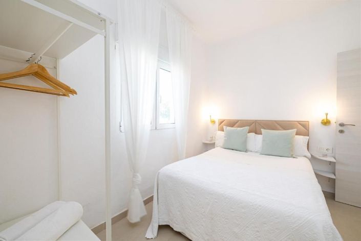 Image No.10-8 Bed Country House for sale