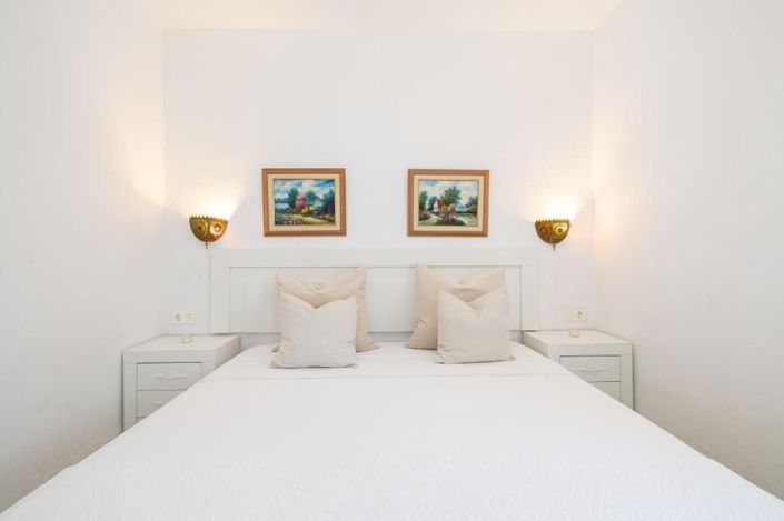 Image No.12-8 Bed Country House for sale