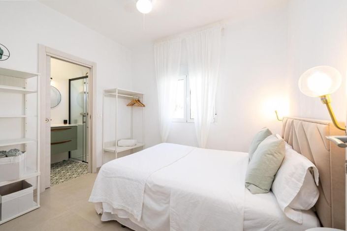 Image No.8-8 Bed Country House for sale