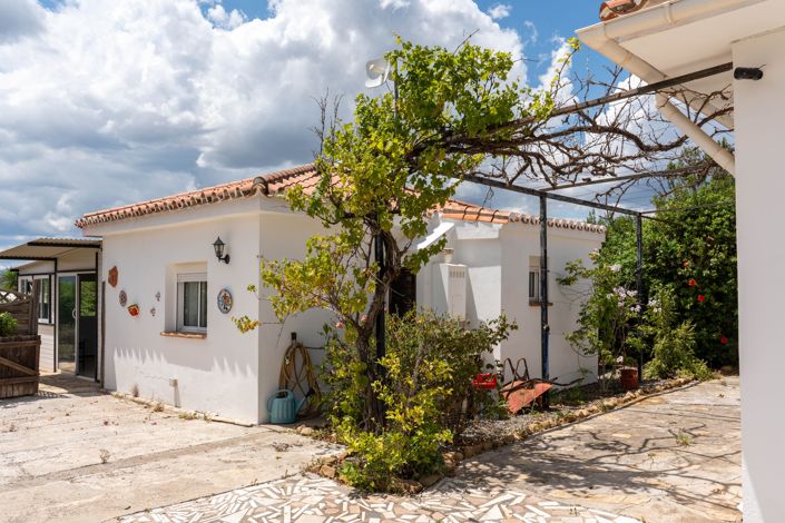 Image No.10-4 Bed House for sale