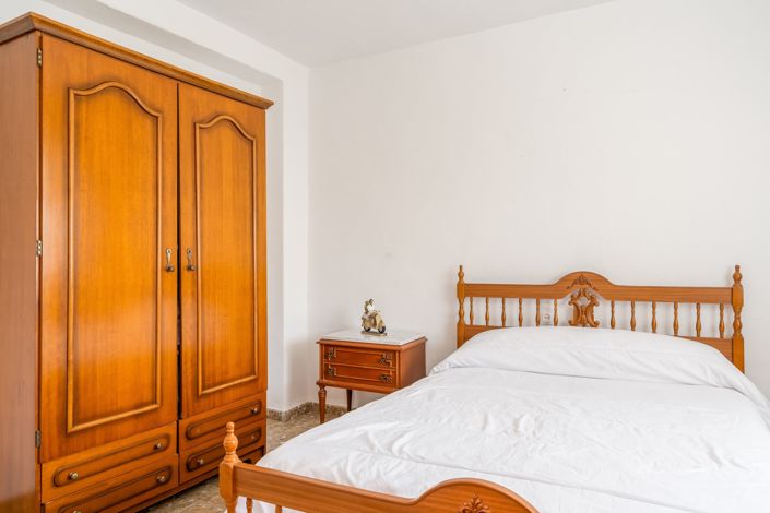 Image No.20-5 Bed House for sale