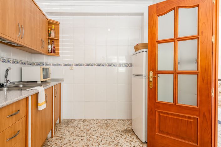 Image No.9-5 Bed House for sale