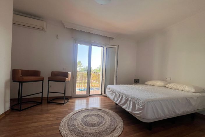 Image No.14-5 Bed Townhouse for sale