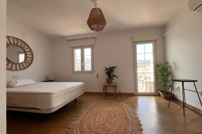 Image No.21-5 Bed Townhouse for sale