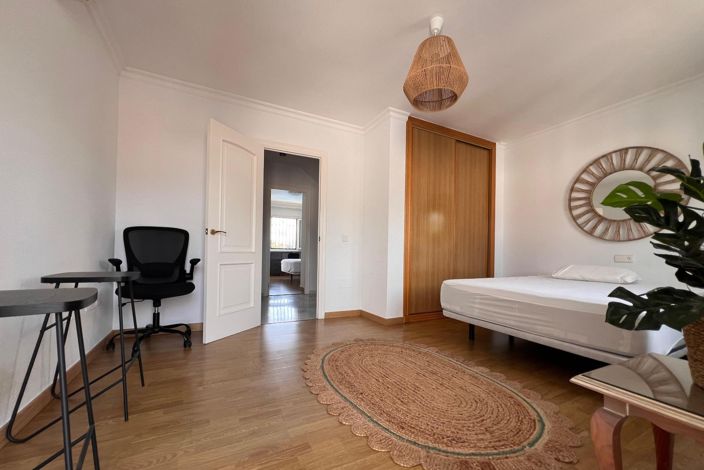 Image No.22-5 Bed Townhouse for sale