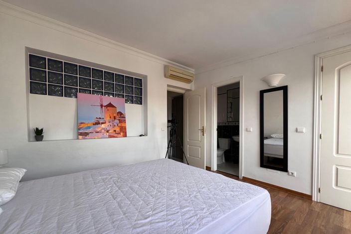 Image No.26-5 Bed Townhouse for sale