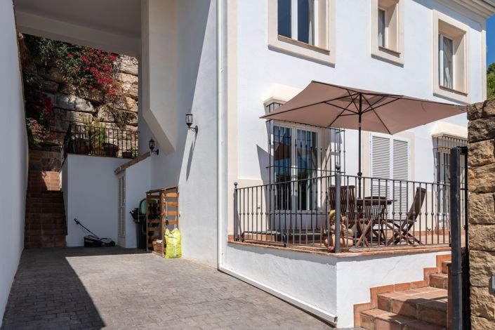 Image No.1-2 Bed House for sale