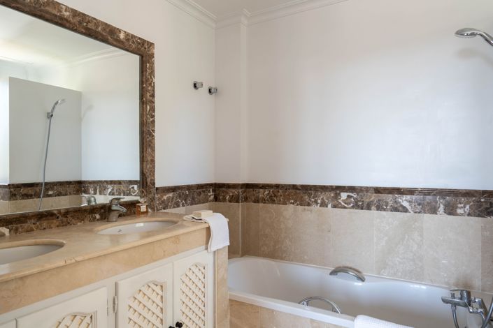 Image No.13-2 Bed House for sale