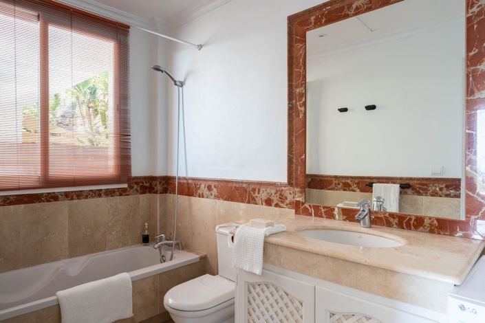 Image No.14-2 Bed House for sale